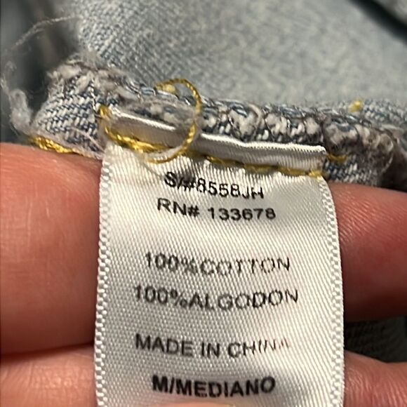 Jean Jacket Junior's Size Medium Distressed Cropped Denim Light Wash Love Tree - Picture 7 of 7